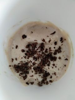 Una foto de Helado de plátano y chocolate
