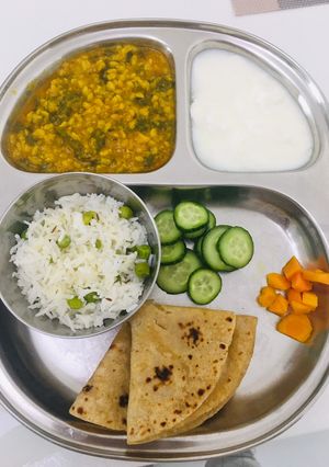 દાલપાલક(Dal palak Recipe in Gujarati) રેસીપી મુખ્ય ફોટો