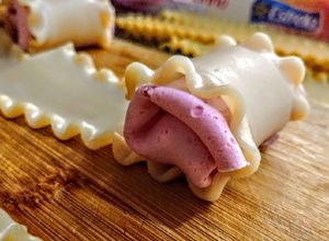 Una foto de ROLLO de🍝Lasagna, relleno de Mortadela y Queso🧀 Mozzarella...!