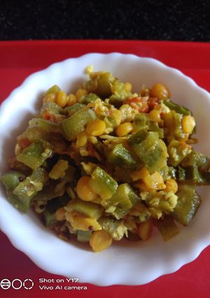 चणाडाळ आणि घोसाळ्याची भाजी रेसिपी चे मुख्य फोटो 