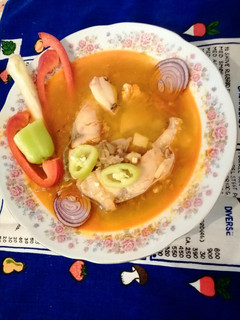HALÁSZLÉ (AMUR) ikrával krumplival lecsósan (apró hal alaplével) recept fotója