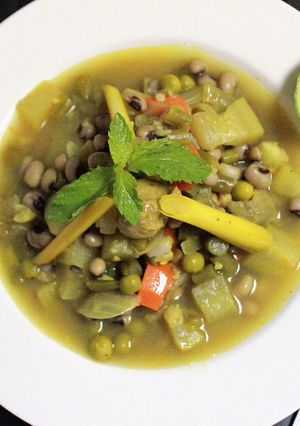 A picture of Lemony Vegetable, Soya & Lobia Stew.