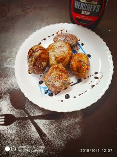 A picture of Bryon Talbot choco bread buns.