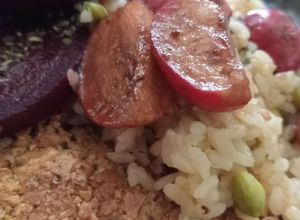 Una foto de Milanesas veganas de lenteja con arroz y verdura