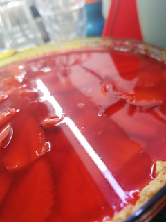Una foto de Tarta de crema pastelera y frutillas