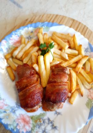 Sajttal sonkával töltött karaj főtt császár szalonnába csomagolva recept fotója