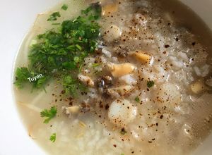 Hình của món Cháo bào ngư và cồi sò điệp.