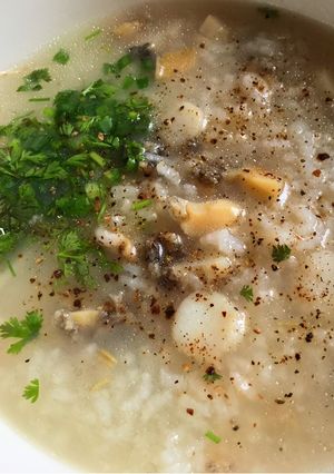 Hình của món Cháo bào ngư và cồi sò điệp.