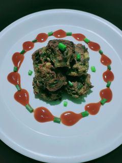 हरे प्याज़ के पकोड़े (hare pyaz ke pakode recipe in Hindi) रेसिपी मुख्य फोटो