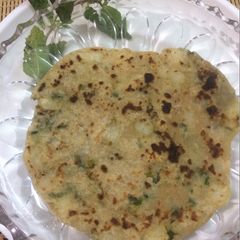 A picture of Aloo mutter pudina Paratha.
