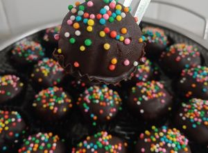 Foto resep Bola-Bola Coklat Sprinkle
