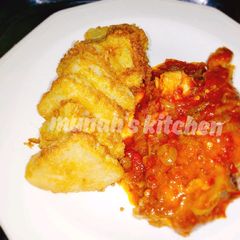 A picture of Golden yam and chicken sauce.