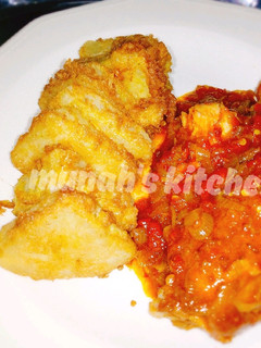 A picture of Golden yam and chicken sauce.