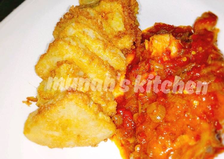 Golden yam and chicken sauce