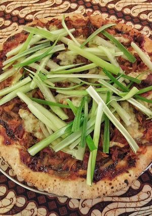 A picture of Peking Duck Pizza.