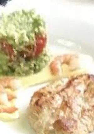 Una foto de Tabulé de verduras con filete de pavo y salsa a la mostaza