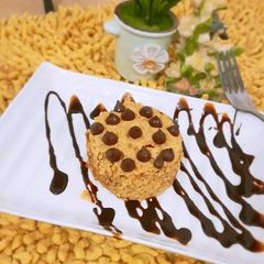A picture of Microwave giant chocolate chip cookie.