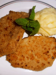 Foto principal de Lomo de cerdo rebozado con puré de papas cremoso