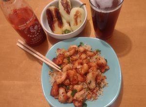 Una foto de Pollo mongol con arroz chino