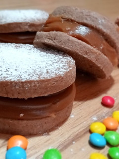 Una foto de Alfajores de chocolate y dulce de leche