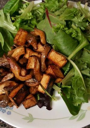 A picture of Tofu mushroom stir fry.