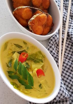 A picture of Of Cabbage Sodhi and Fried Fish.