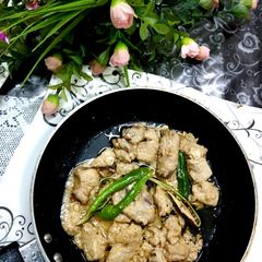 A picture of Black pepper chicken.
