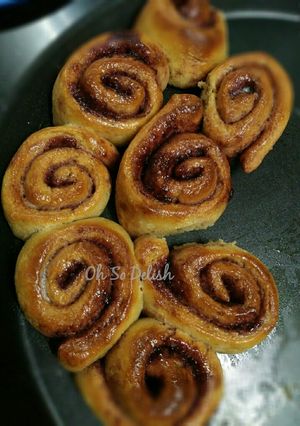 A picture of Jaggery Cinnamon roll.