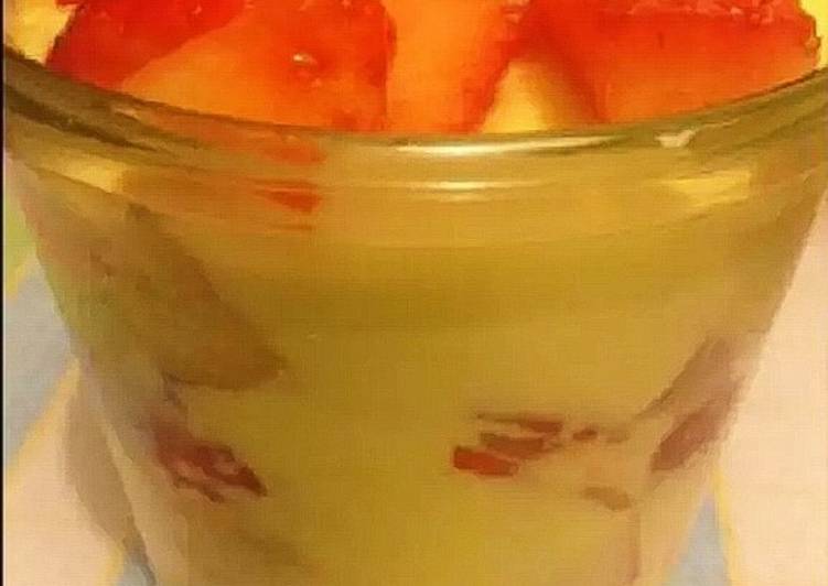 Recetta di Veloce Tiramisù alle fragole con crema di limoncello 🍓