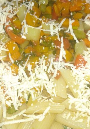 Una foto de Pasta con vegetales tipo guiso
