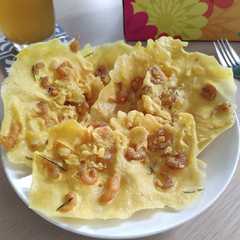 A picture of Rempeyek Ebi Kering.