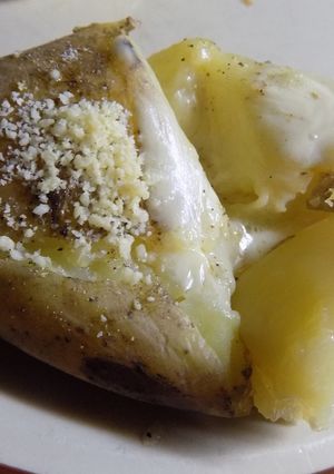 Una foto de Papas achatadas, gratinadas !!!