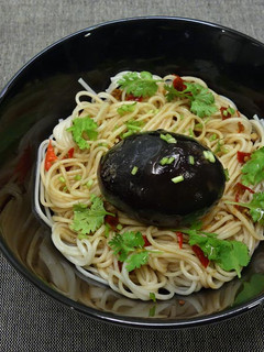 酸辣皮蛋拌拌麵 ♥就醬麵2 的食譜成品照片