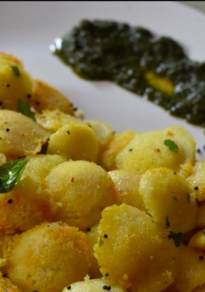A picture of Mini sooji idlis.