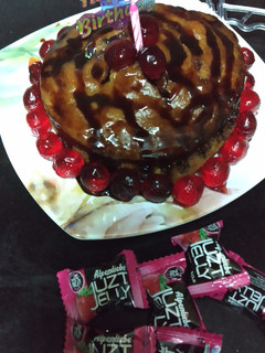 A picture of Parle g biscuit cake.