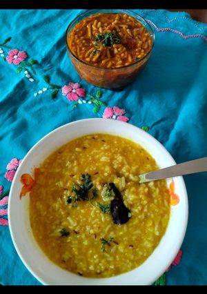 A picture of Dal khichdi.