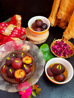 A picture of Gulab Jamun.