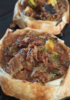 Una foto de Cestitas de atún y vegetales