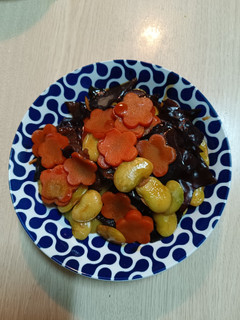醬燒皇帝豆紅蘿蔔黑木耳 的食譜成品照片