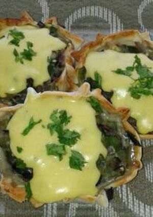 Una foto de Capelinas de hojaldre, rellenas de verduras y salsa al curry
