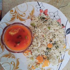A picture of Chinese rice with manchuriyan.