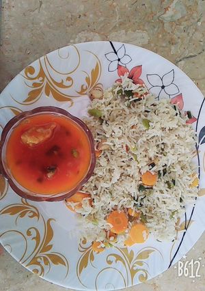 A picture of Chinese rice with manchuriyan.