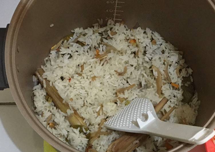 Bagaimana Menyiapkan 4. Nasi Liwet Rice Cooker yang Enak
