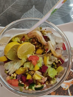 अंकुरित सलाद (ankurit salad recipe in Hindi) रेसिपी मुख्य फोटो