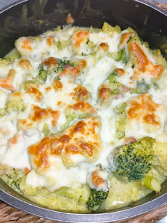Una foto de Crucíferas al vapor con bechamel verde de calabacín