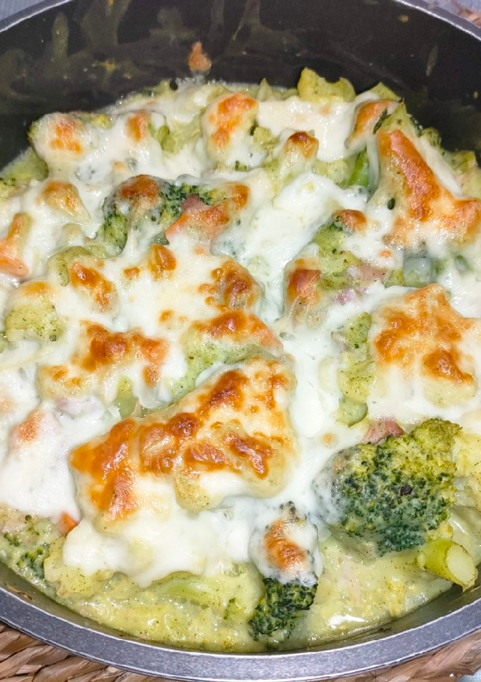 Una foto de Crucíferas al vapor con bechamel verde de calabacín