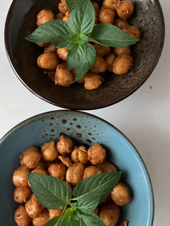 Una foto de Garbanzos crujientes en airfryer con zaatar libanés