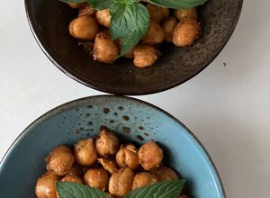 Una foto de Garbanzos crujientes en airfryer con zaatar libanés