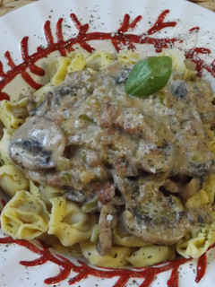 Una foto de Pasta con champiñones con cebolleta-ajetes y nata