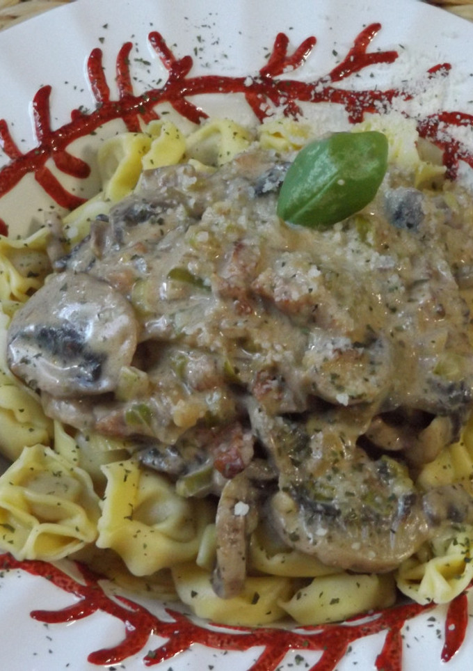 Una foto de Pasta con champiñones con cebolleta-ajetes y nata
